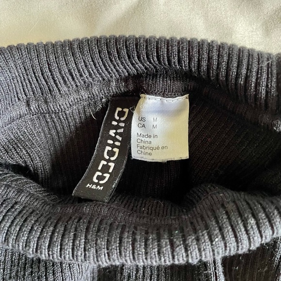 H&M NASA black ribbed mock turtleneck - Picture 3 of 3